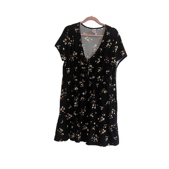No Boundaries Dresses & Skirts - ⭐️ 5/$25 Front tie floral dress size 21 2x (M)